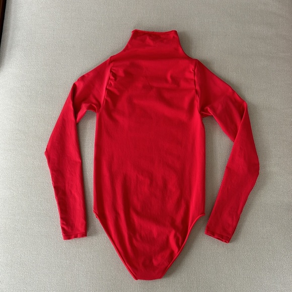 SKIMS Essential Mock Neck Long Sleeve Bodysuit - Picture 4 of 5